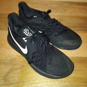 Nike Kyrie 1 low black shoes